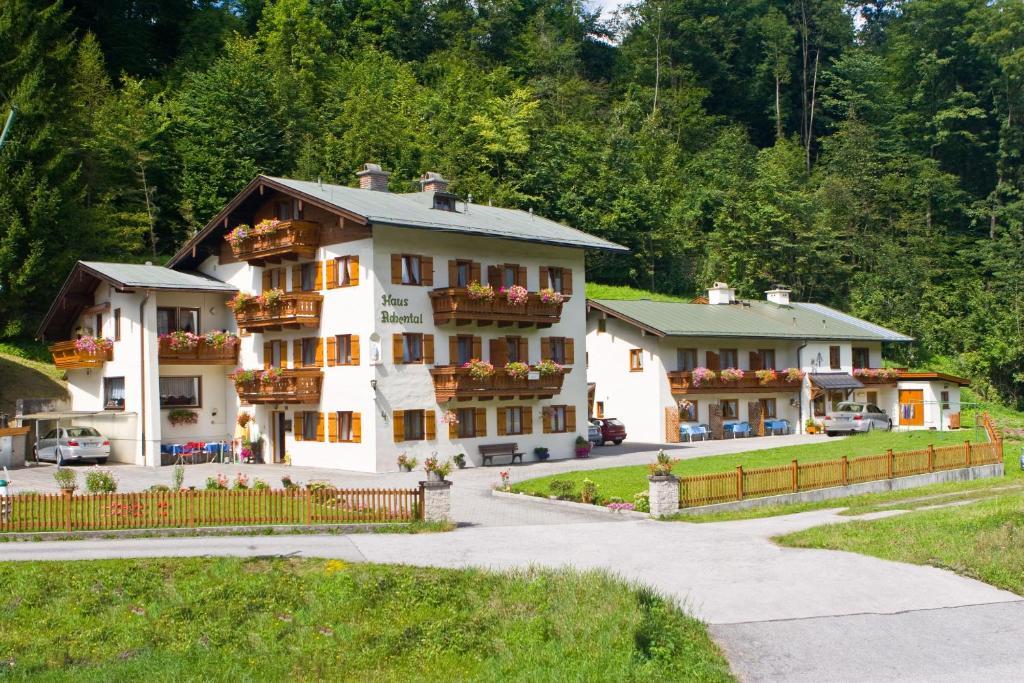 Gaestehaus Achental เบิร์ชเทสกาเดน ภายนอก รูปภาพ